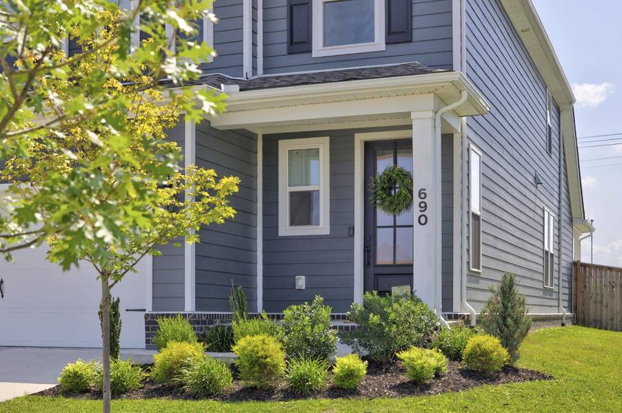 690 Conifer Dr, Spring Hill, TN 37174