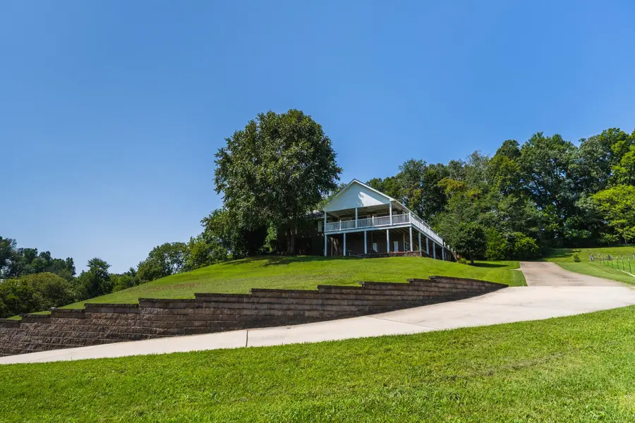 196 General Breckinridge Ln, Beechgrove, TN 37018
