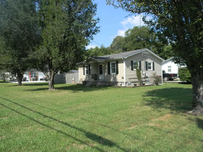 1119 E Grundy St, Tullahoma, TN 37388