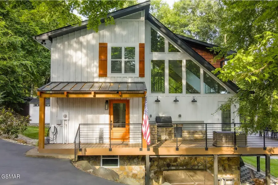 825 Plainview Drive, Dandridge, TN 37725