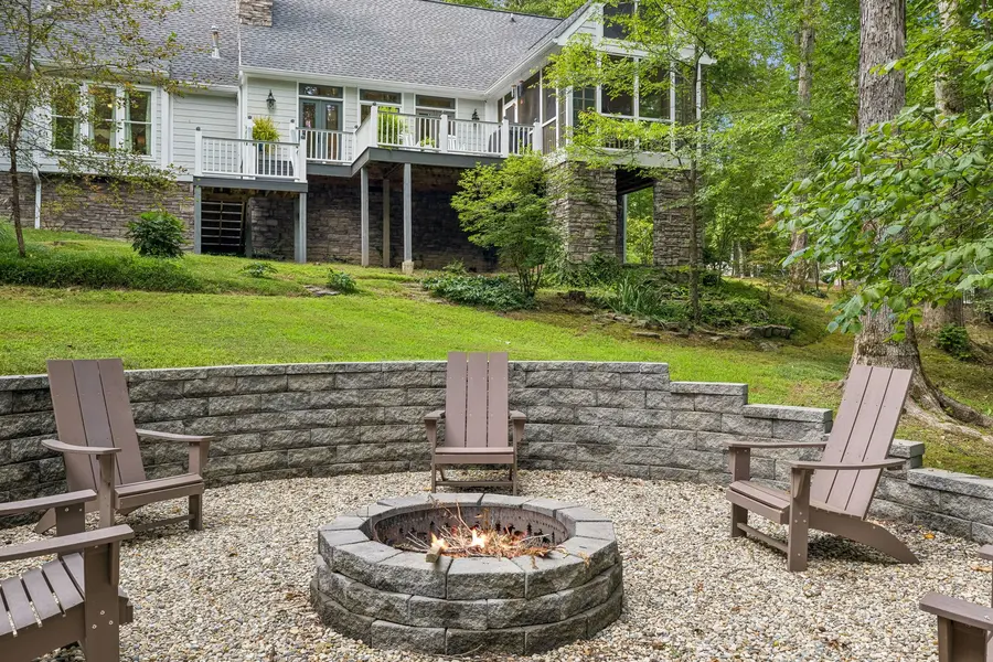 1006 Champion Hills Dr, Kingston Springs, TN 37082