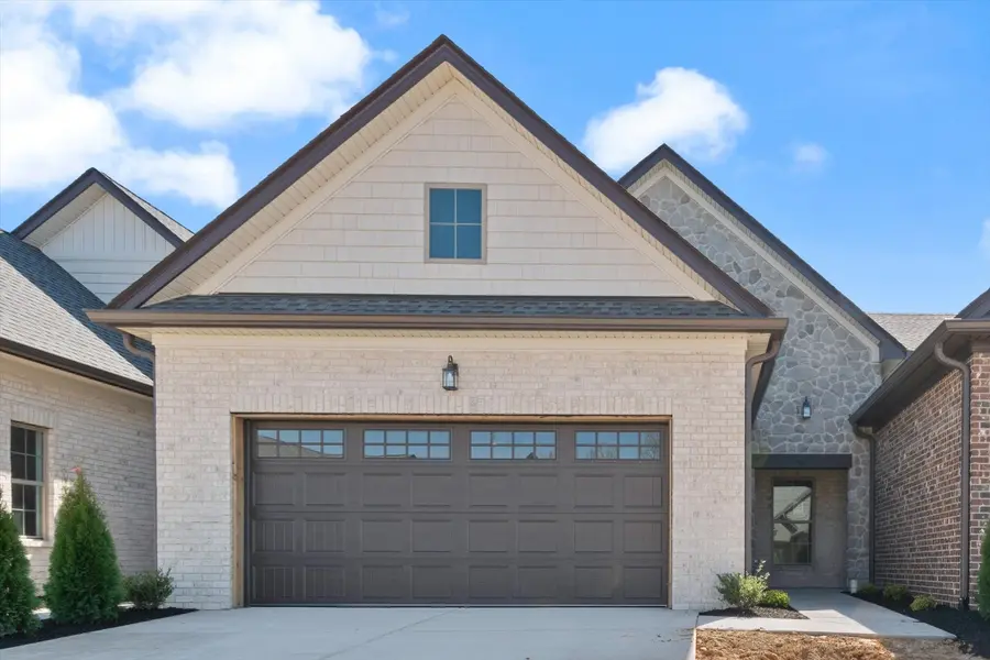 452 W Foxrun, Springfield, TN 37172