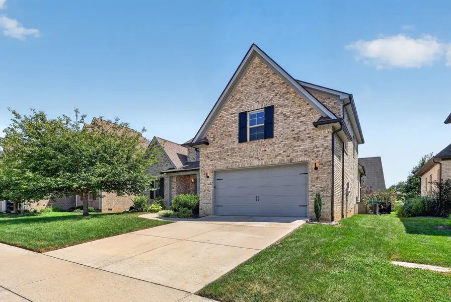 8007 June Apple Ln, Spring Hill, TN 37174