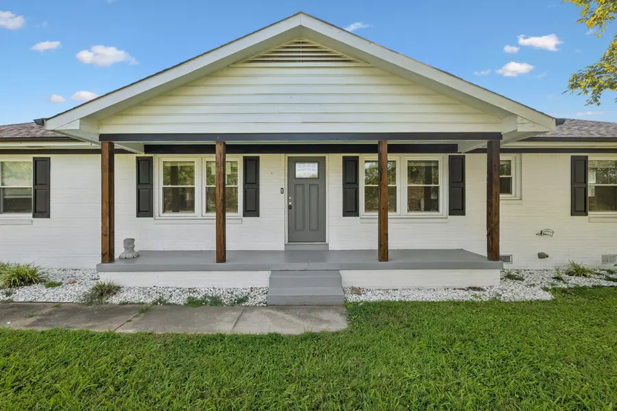 110 Sherwood Dr, Waverly, TN 37185