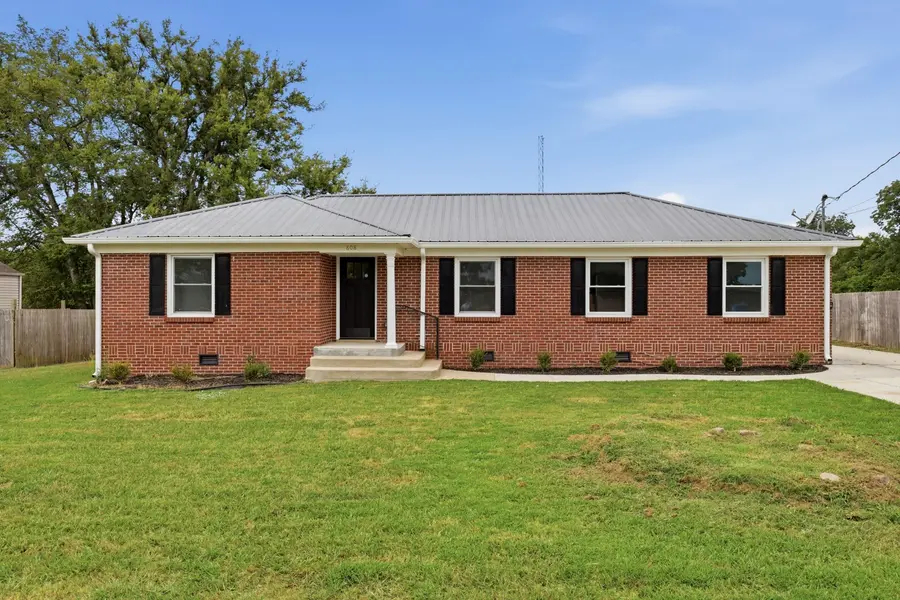 808 Cowan Ave, Shelbyville, TN 37160