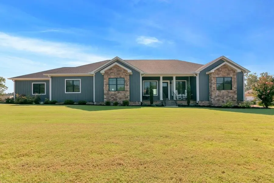 611 Volunteer Dr, Paris, TN 38242