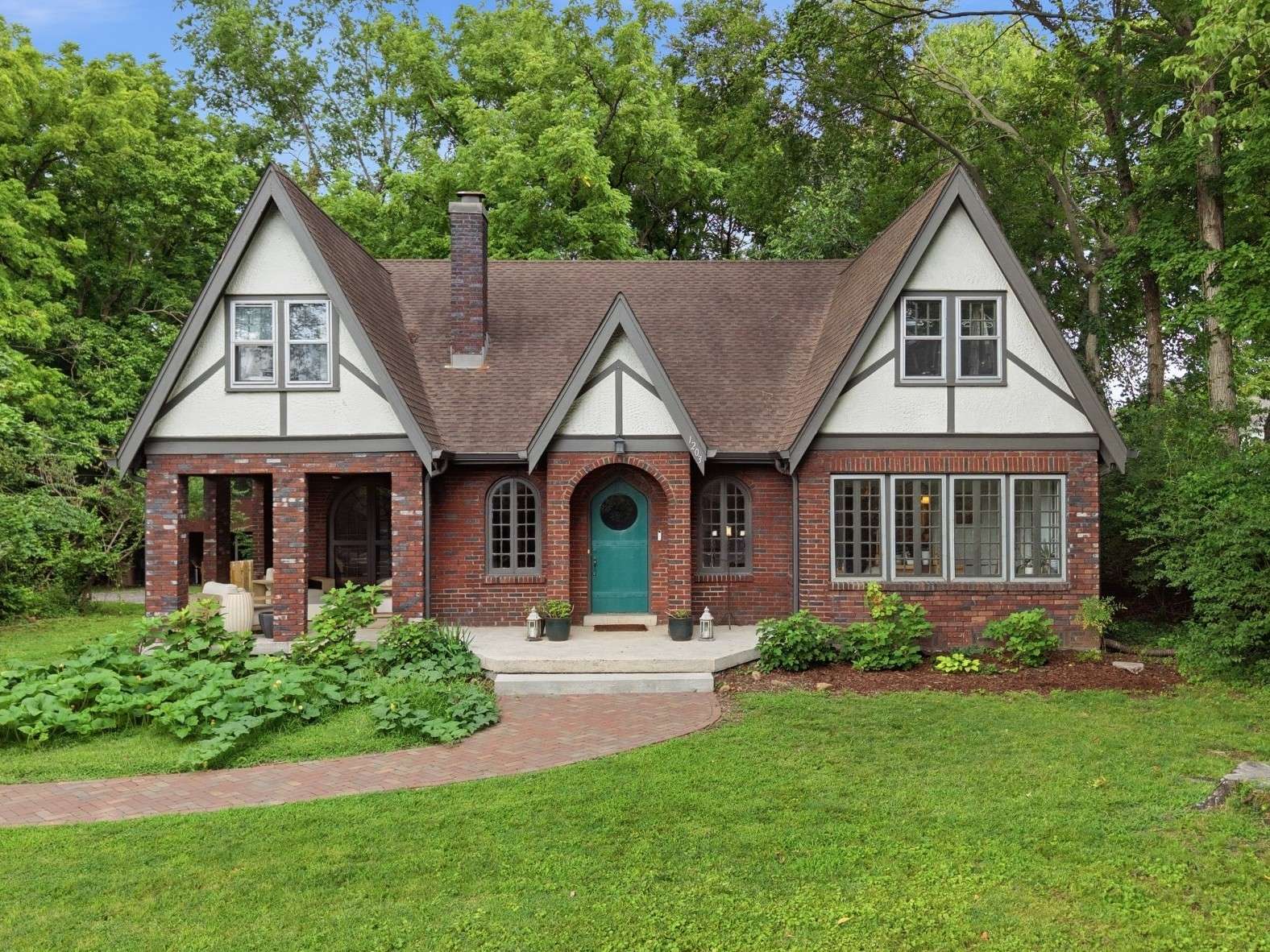 1203 McGavock Pike, Nashville, TN 37216