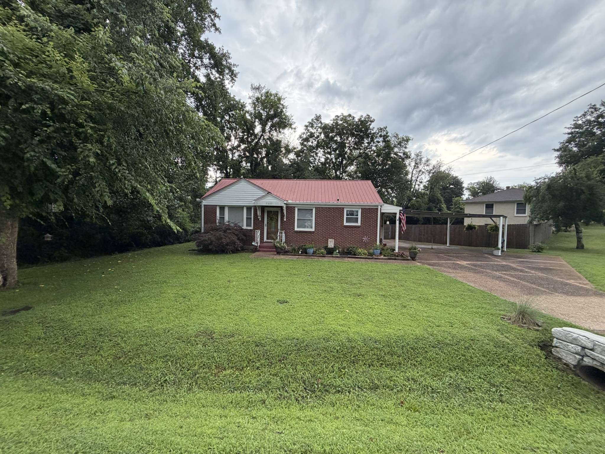 2113 Geneiva Dr, Nashville, TN 37216