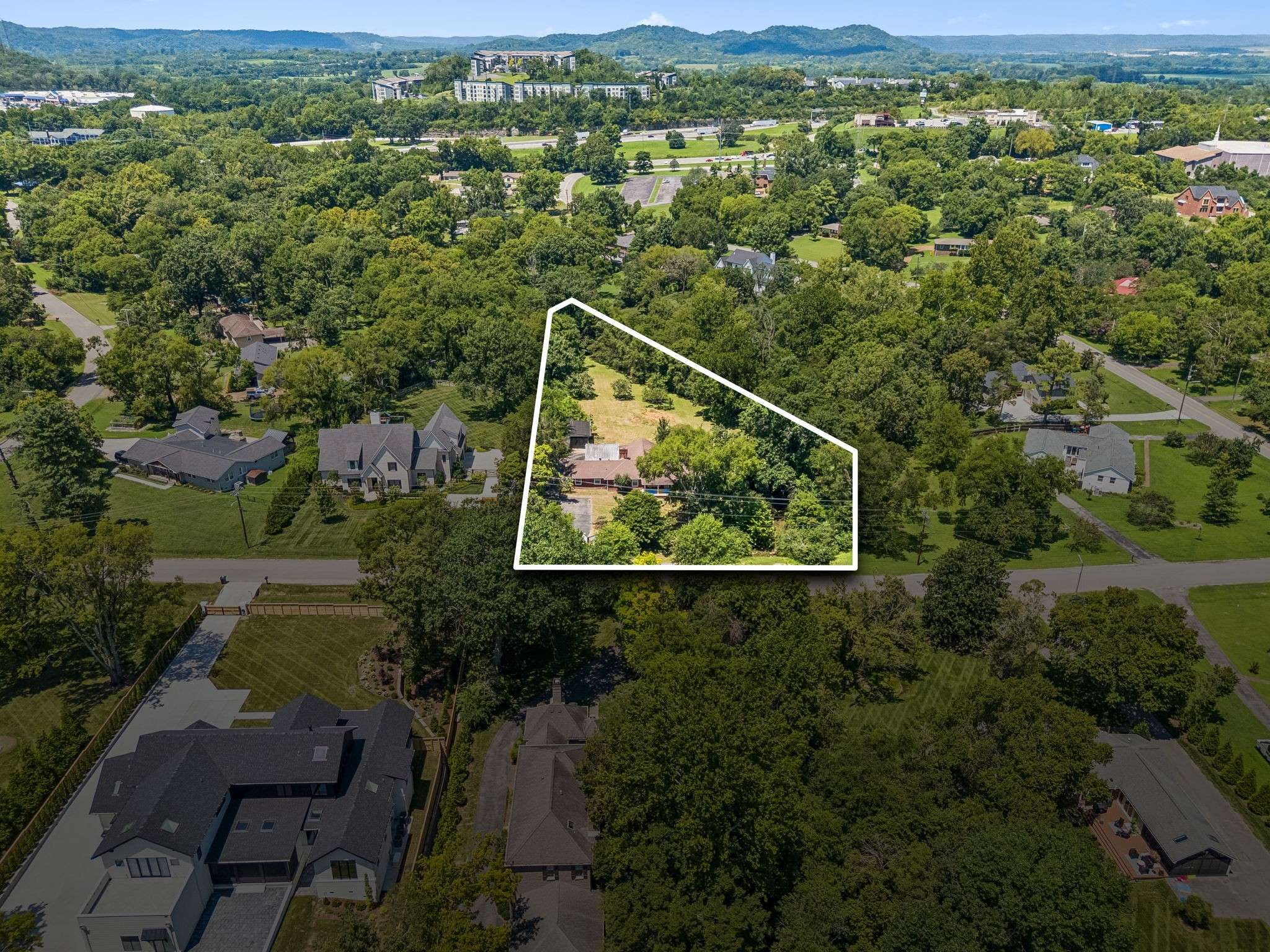 725 Newberry Rd, Nashville, TN 37205