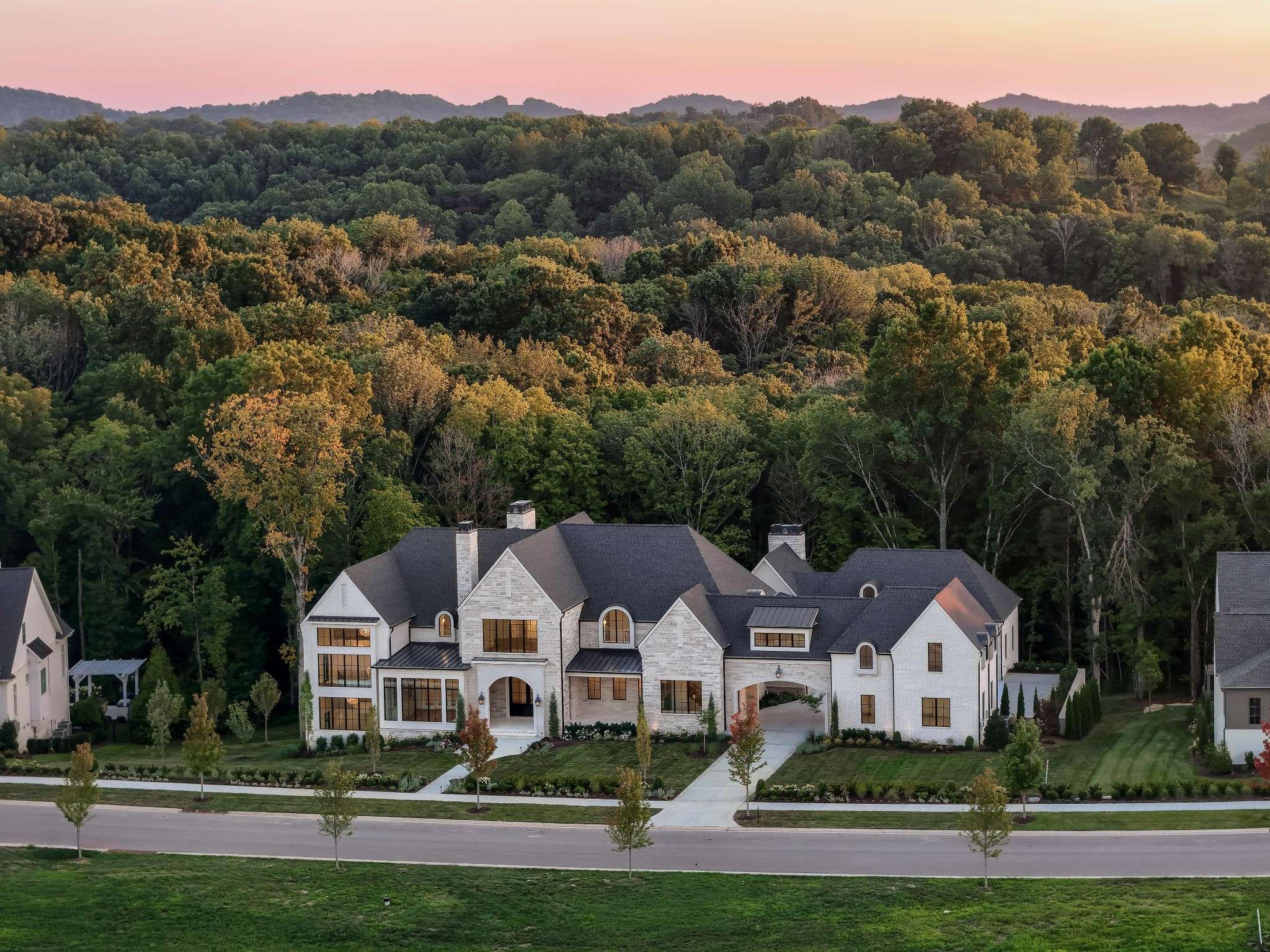 8079 Mountaintop Dr, College Grove, TN 37046