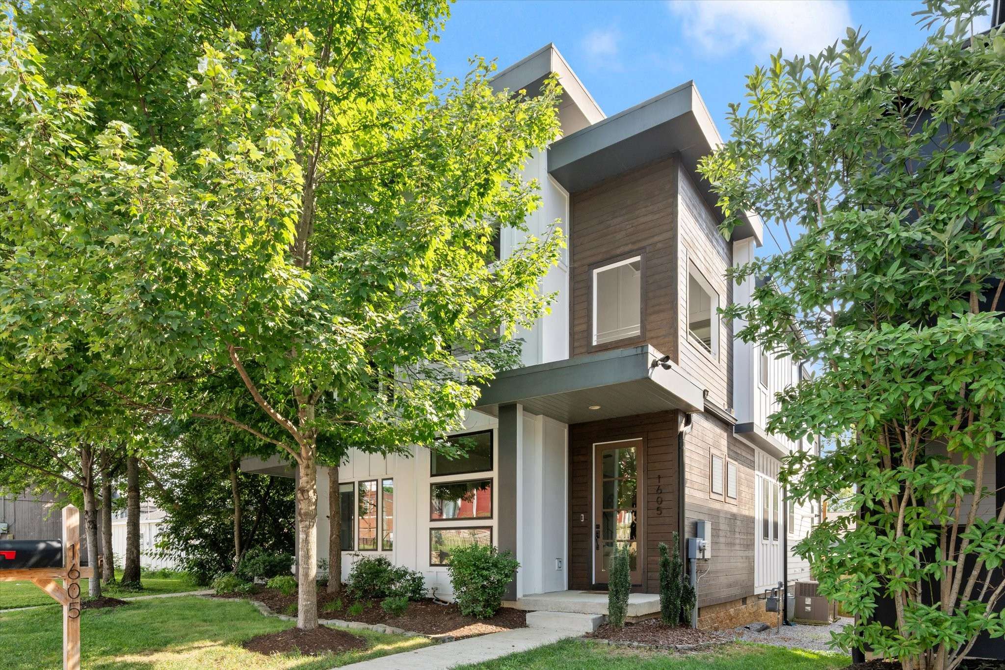 1605 10th Ave #N, Nashville, TN 37208
