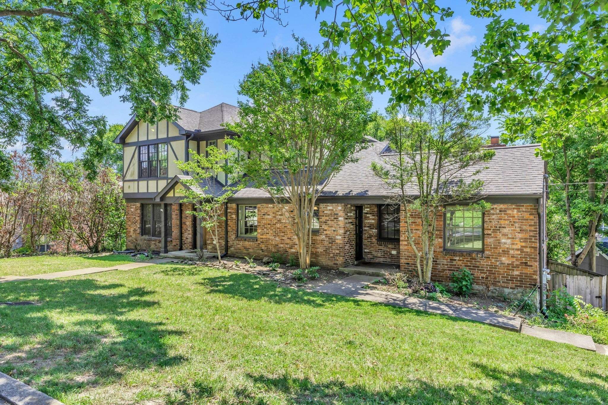 520 32nd Ave #S, Nashville, TN 37212
