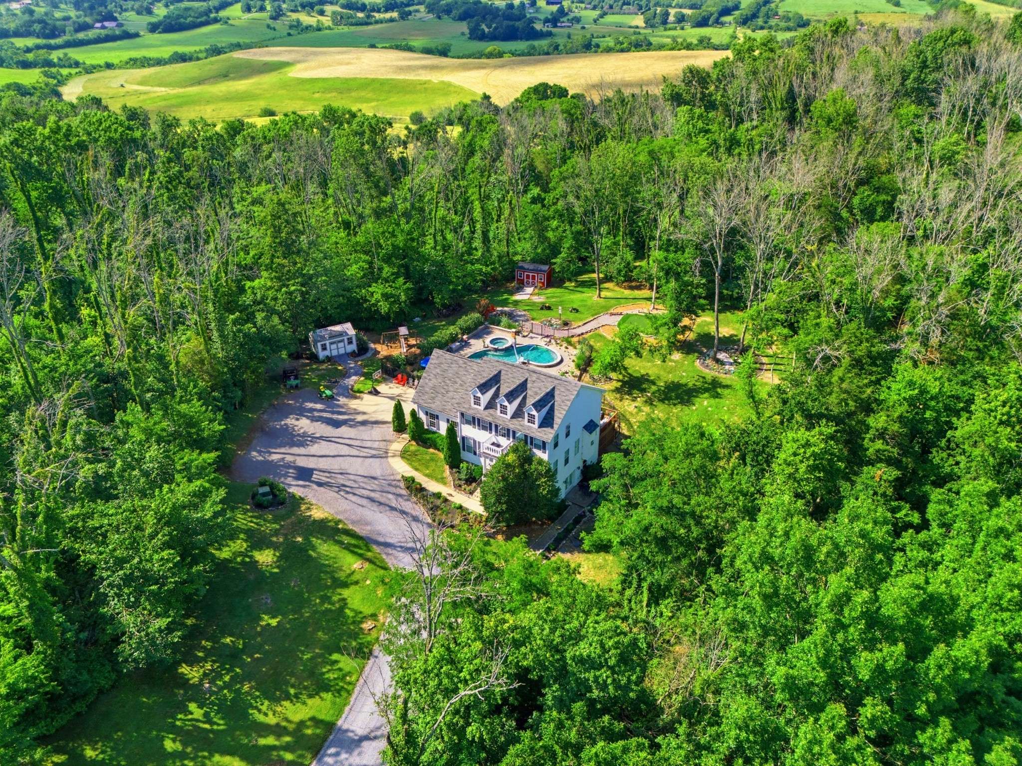 2870 Leonard Creek Ln, Arrington, TN 37014