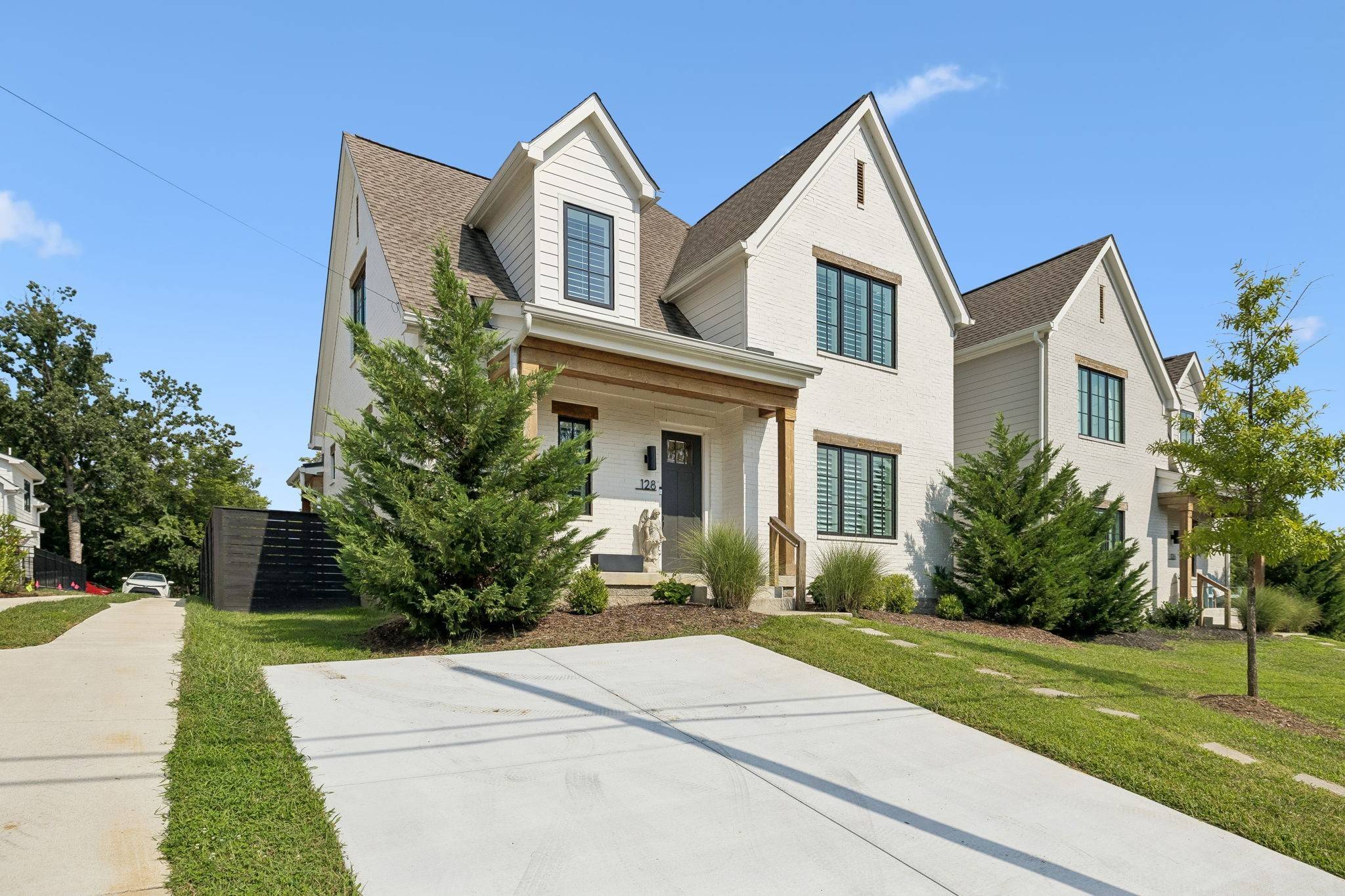 128 37th Ave #N, Nashville, TN 37209