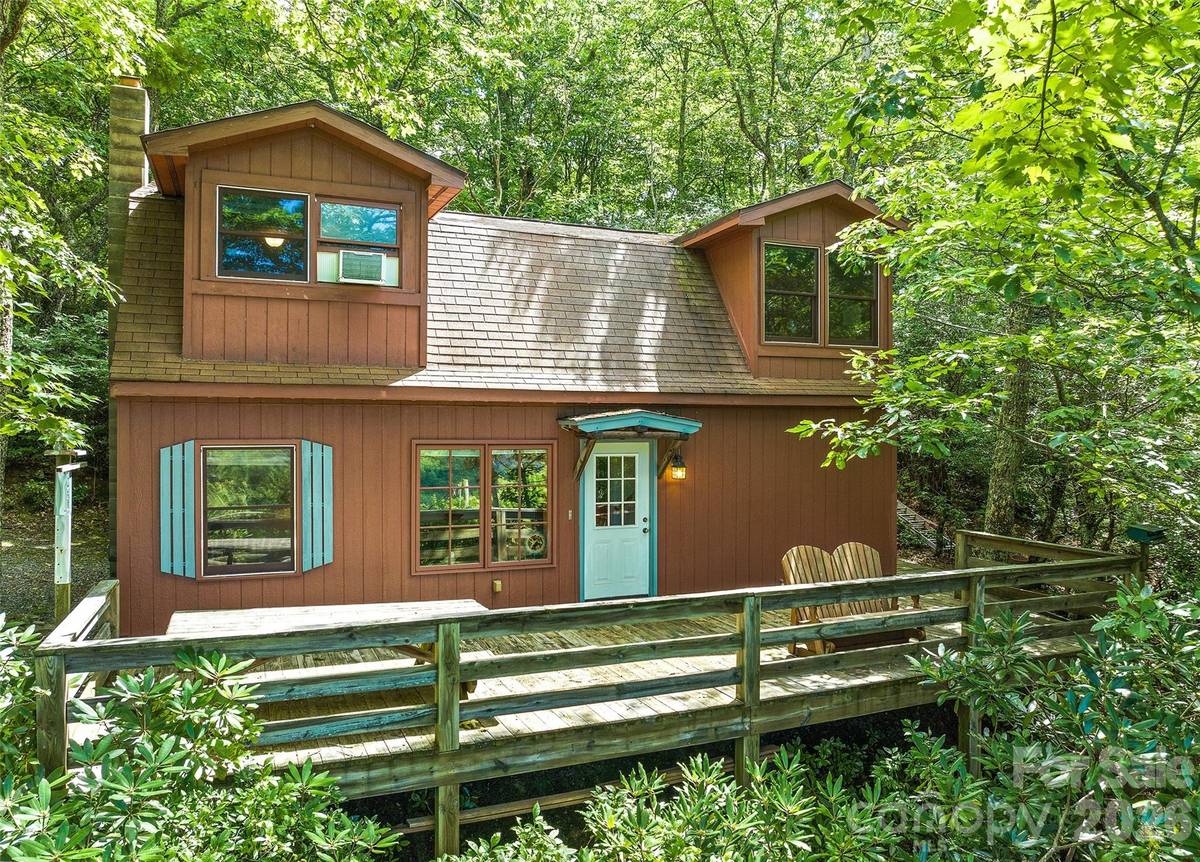 52 Steep LN, Maggie Valley, NC 28751
