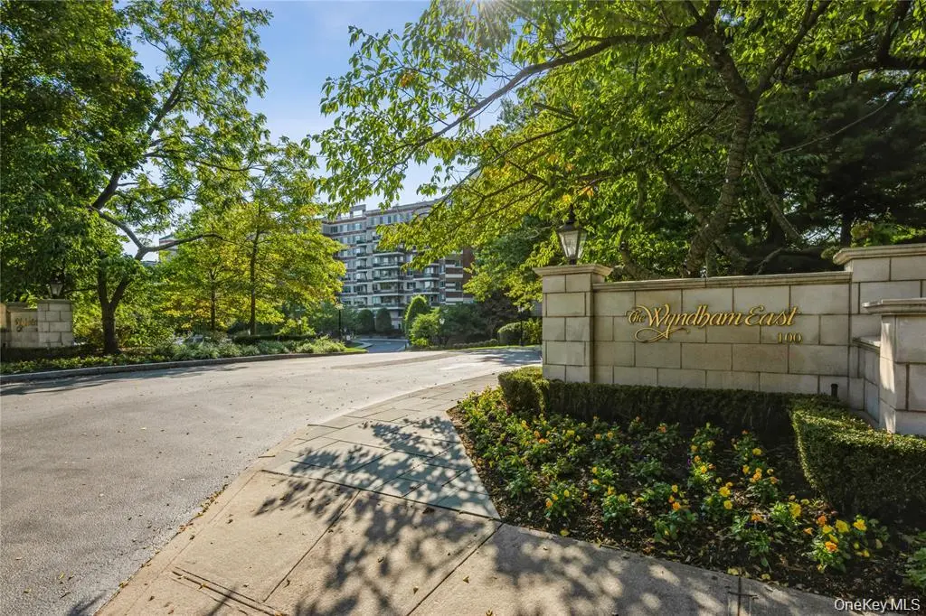 100 Hilton AVE #907, Garden City, NY 11530
