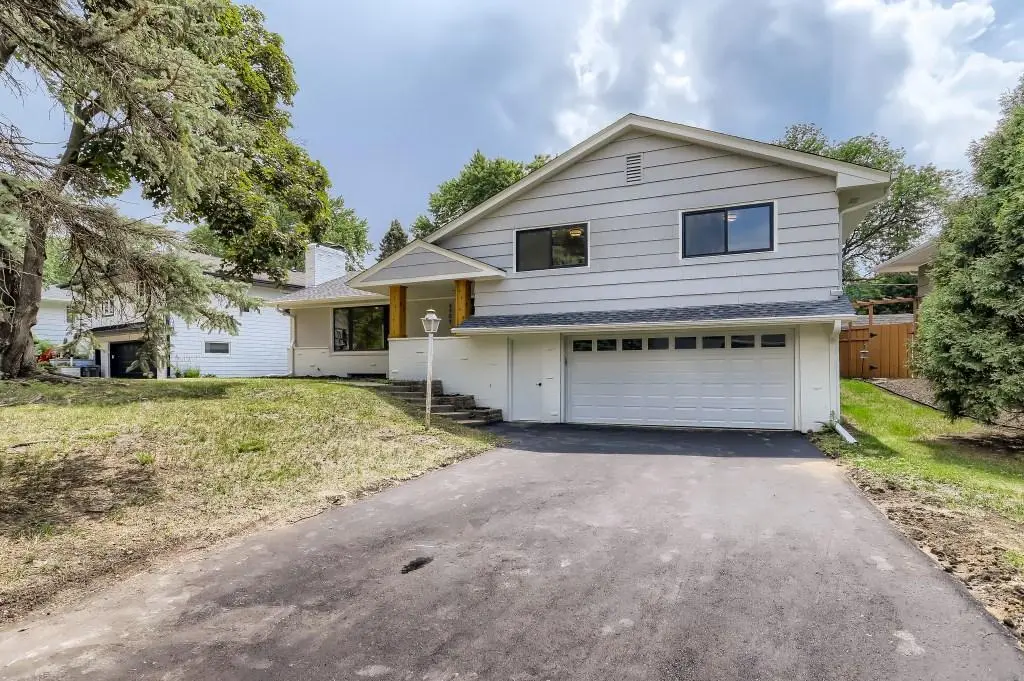 4909 Trillium LN, Edina, MN 55435