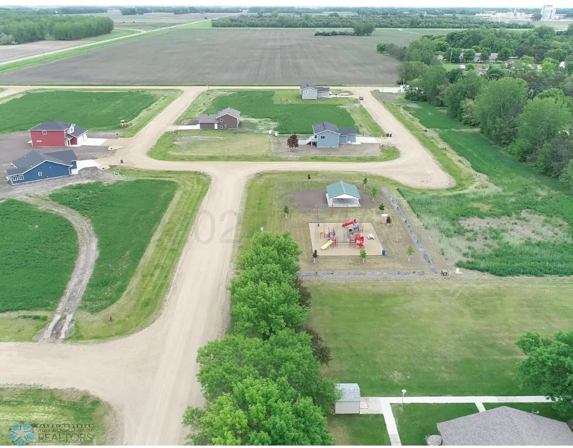 202 PRAIRIE DR N, Hankinson, ND 58041