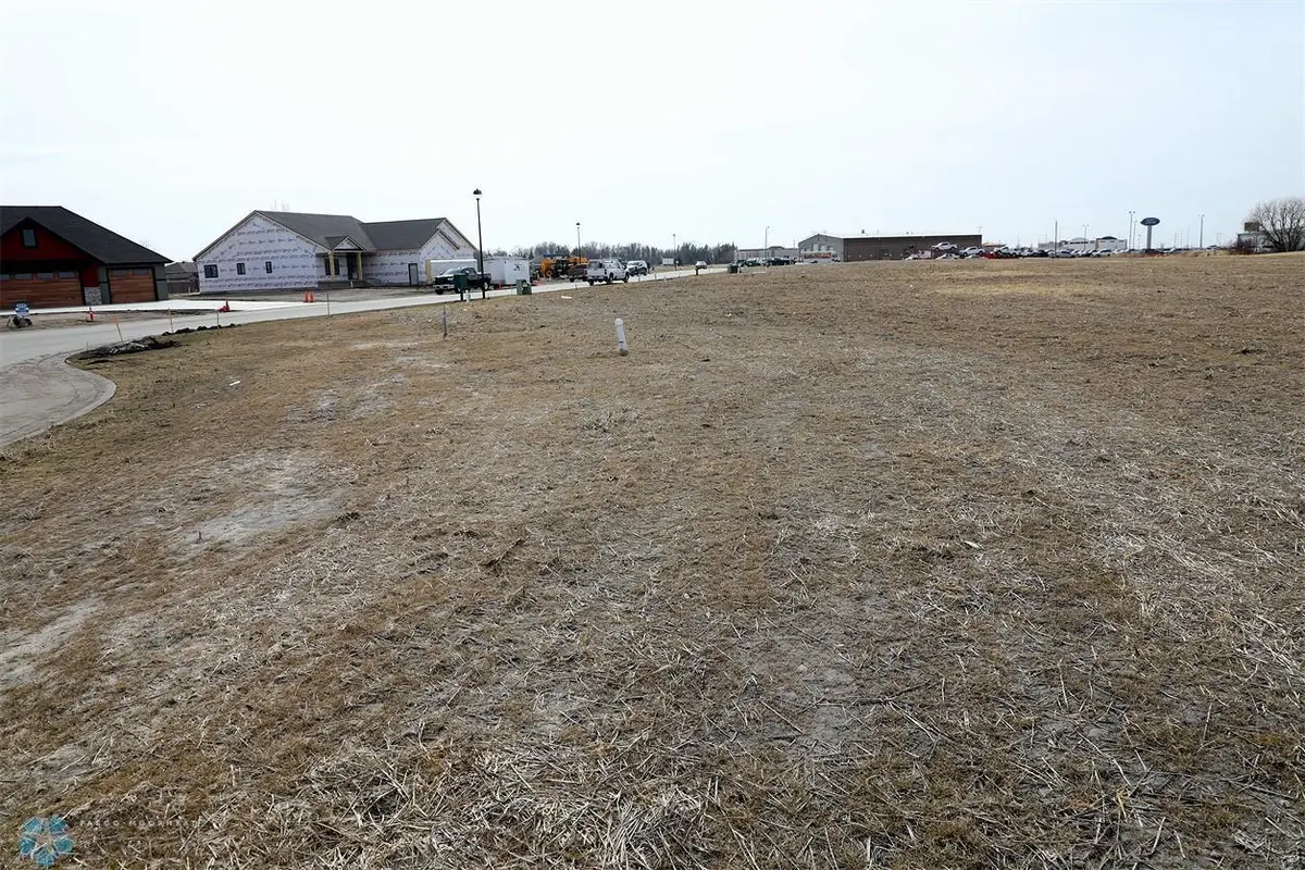 1747 Magnolia CT, Wahpeton, ND 58075