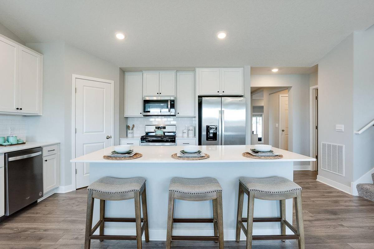 17232 Durham DR, Lakeville, MN 55044