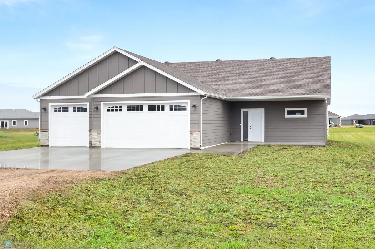 216 Laverne LN, Colfax, ND 58018