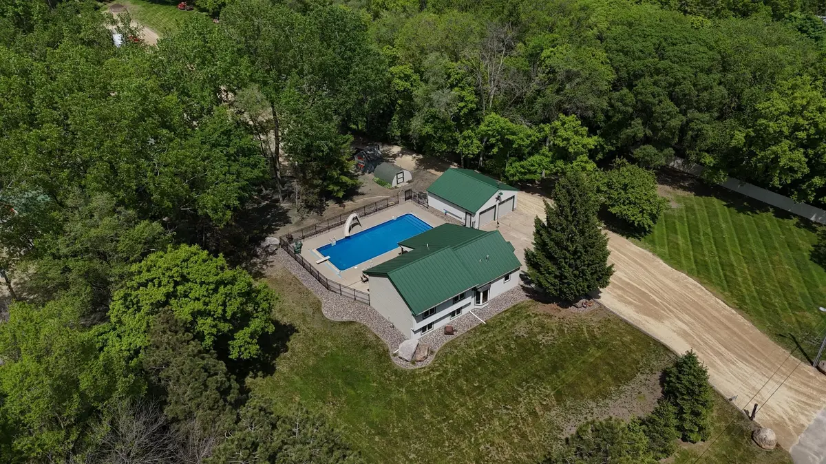 2511 Carver AVE E, Maplewood, MN 55119