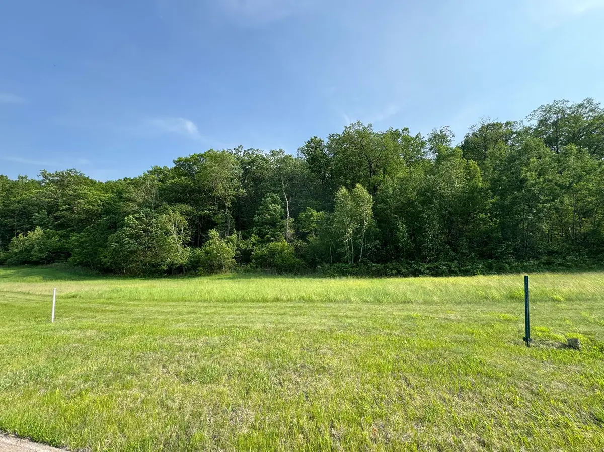 2812 Oakhurst DR, Lake City, MN 55041