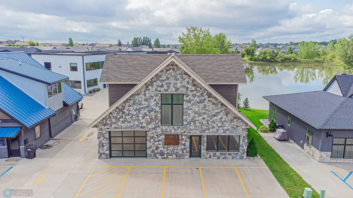 3251 Oak Ridge LOOP E, West Fargo, ND 58078