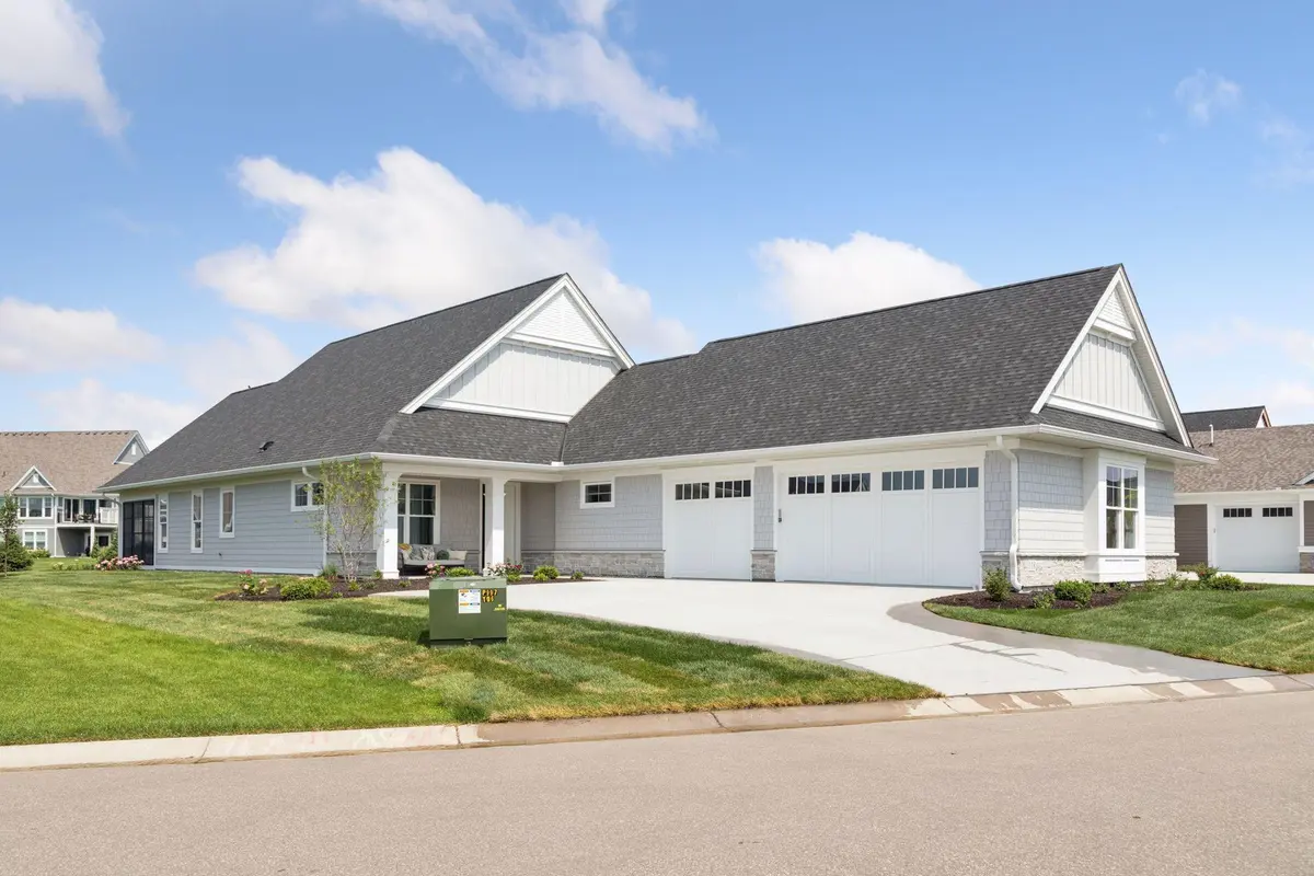 118 Spring Farm RD, North Oaks, MN 55127