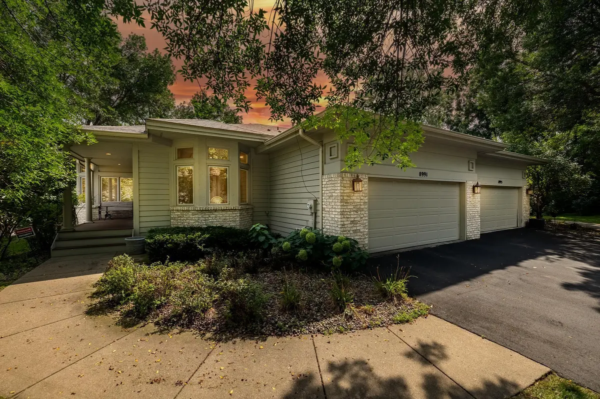 8991 Ferndale LN, Eden Prairie, MN 55347