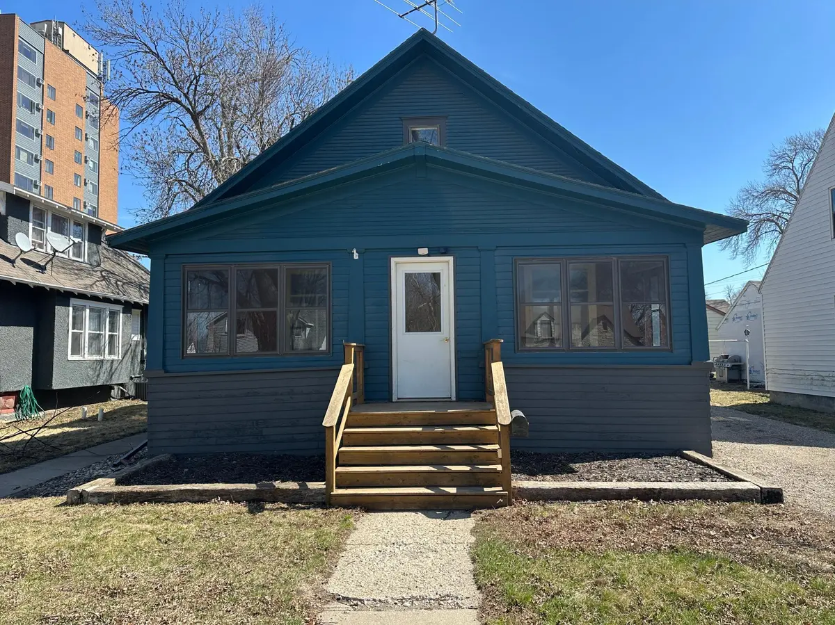 219 3rd AVE SW, Pipestone, MN 56164