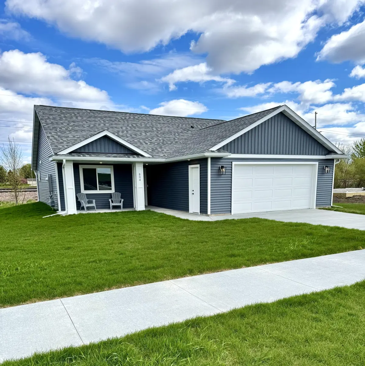 804 2nd St SE, Dodge Center, MN 55927