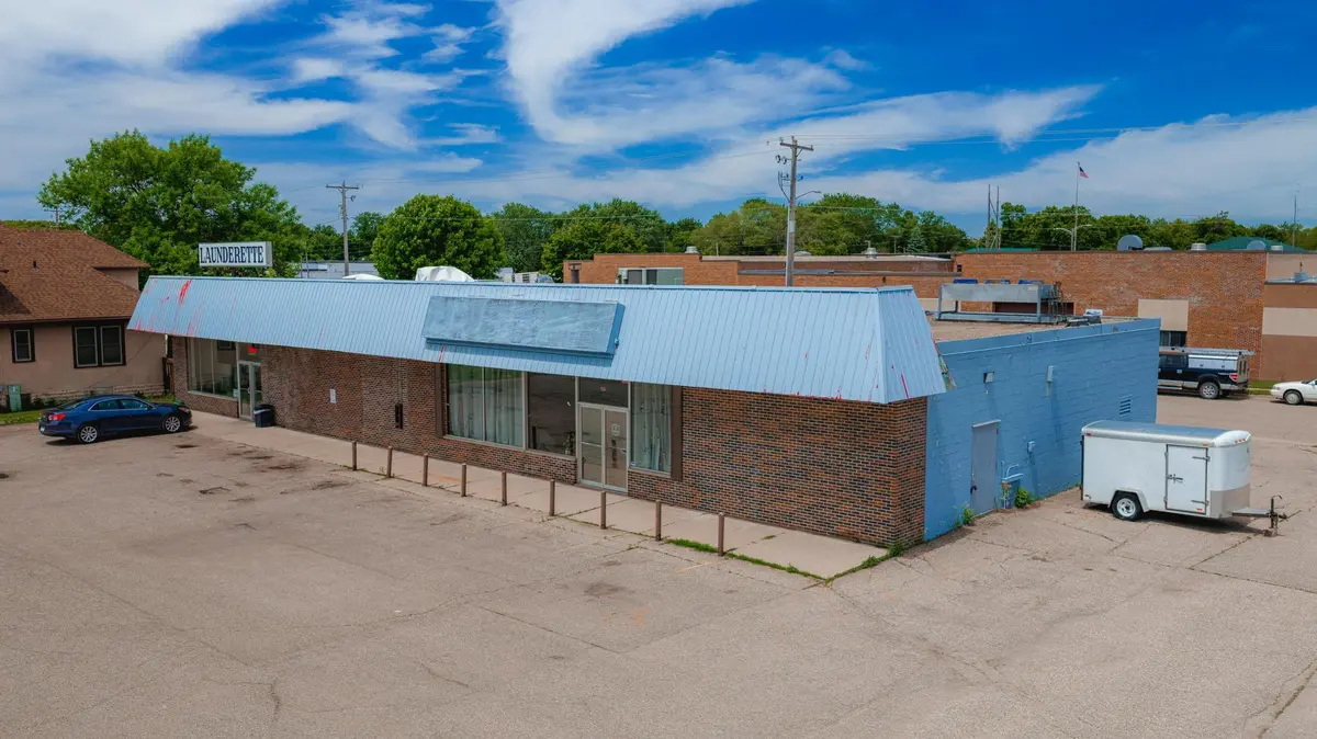 916 Litchfield AVE SW, Willmar, MN 56201
