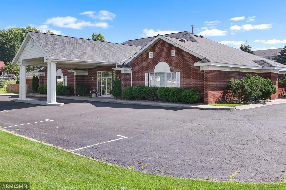 16394 Glory LN, Eden Prairie, MN 55344