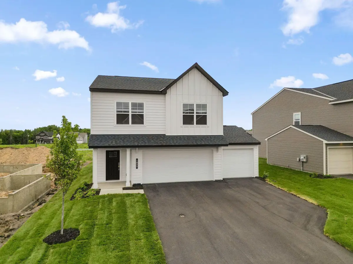 1055 Adamstown DR, Rosemount, MN 55068