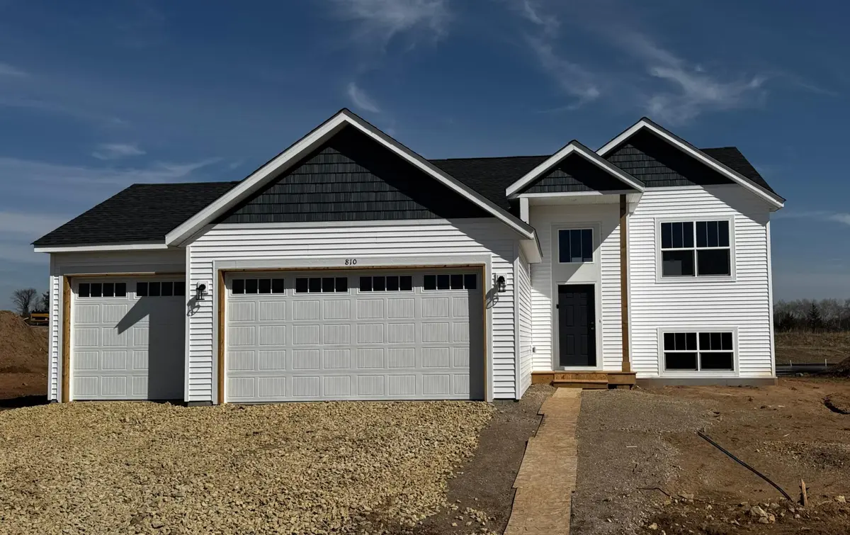 810 Fox River RD, Somerset, WI 54025