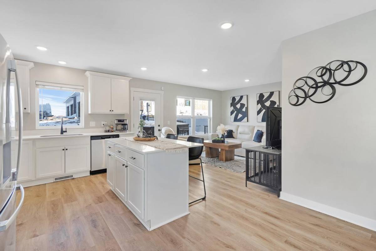 8851 Granite CT, Woodbury, MN 55129