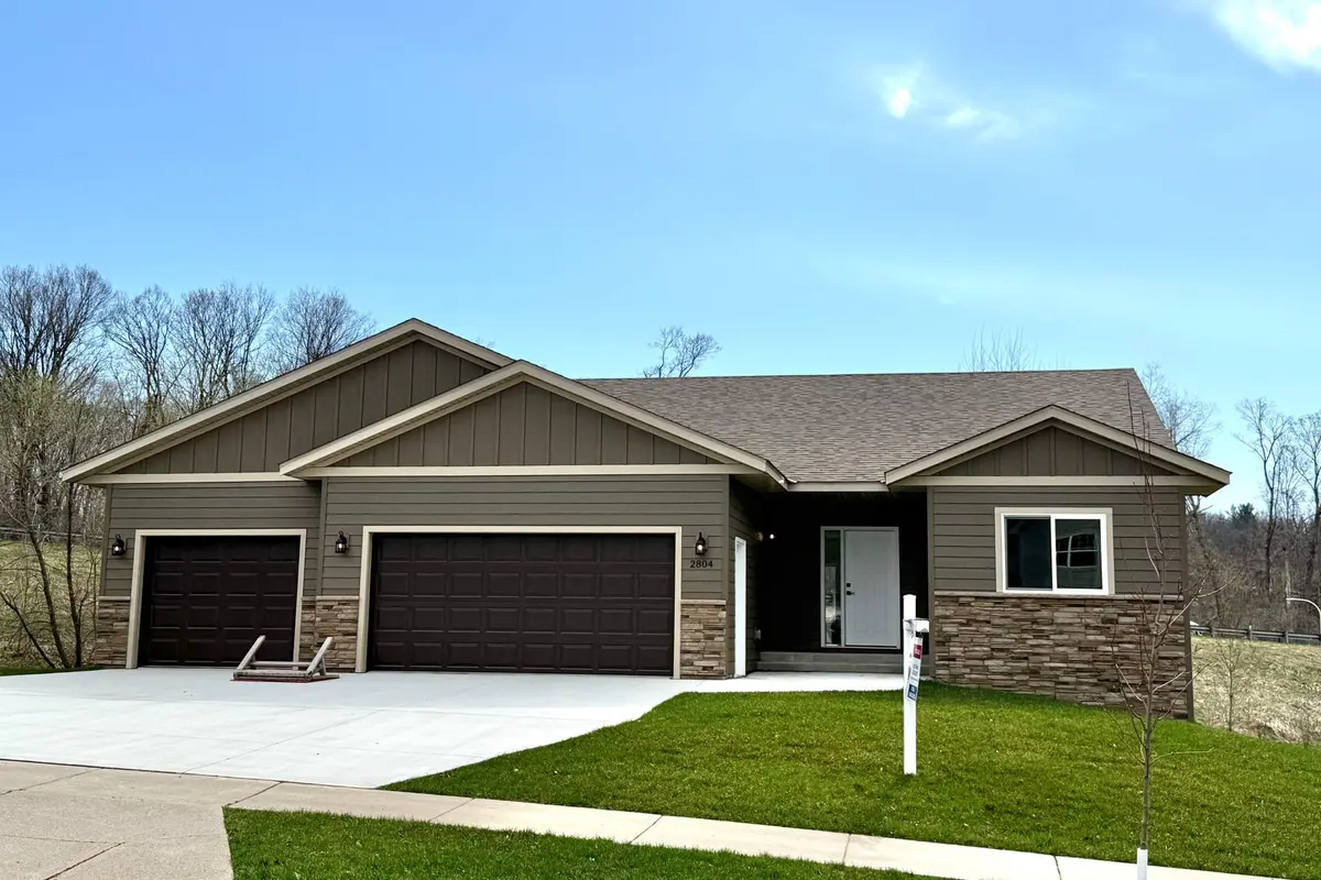 2804 Oak Lawn DR, Northfield, MN 55057