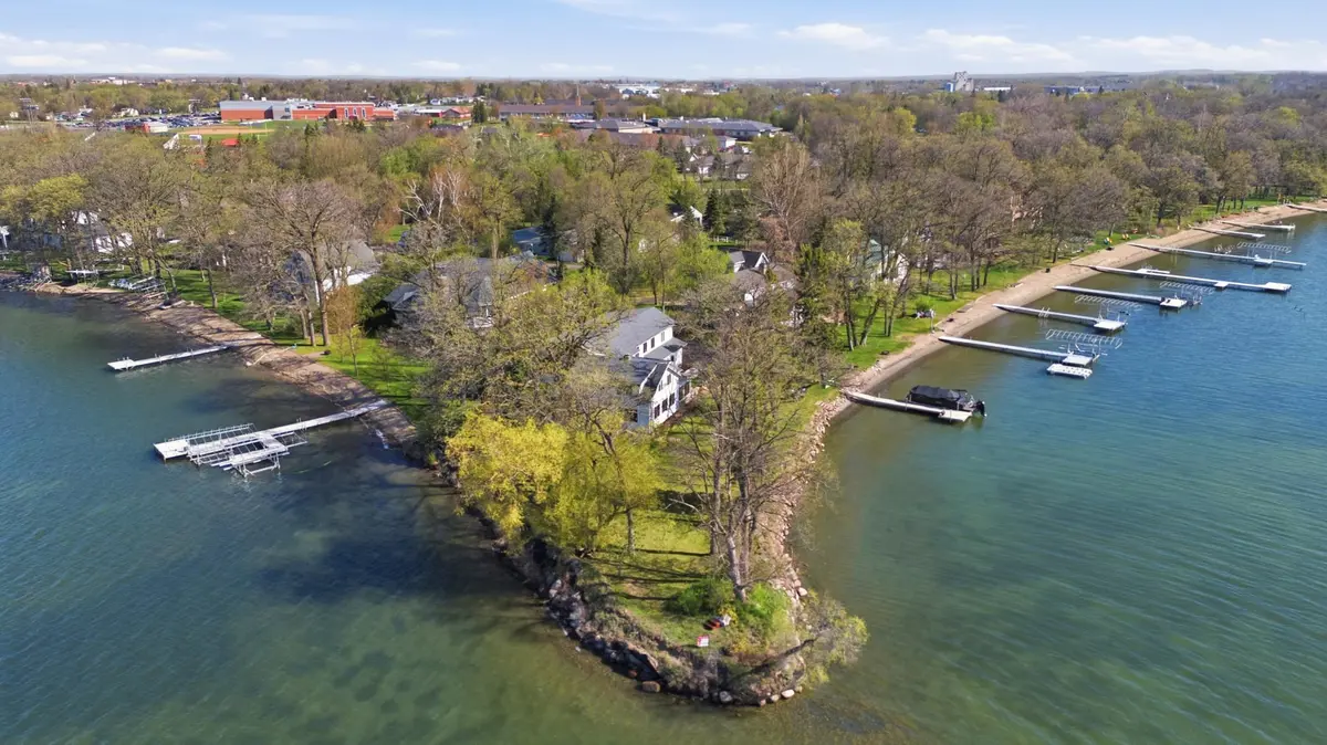611 N Shore DR, Detroit Lakes, MN 56501