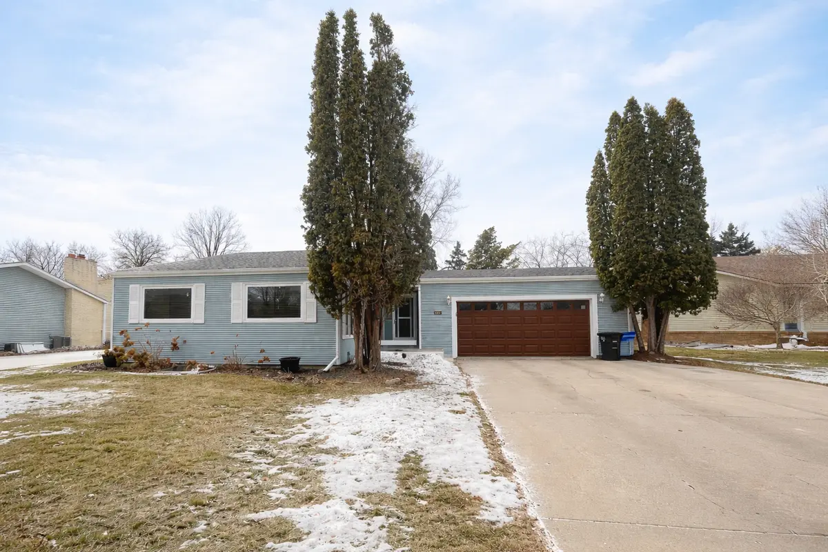 3402 Par ST N, Fargo, ND 58102
