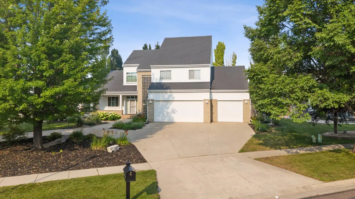 5027 Rose Creek Pkwy S, Fargo, ND 58104