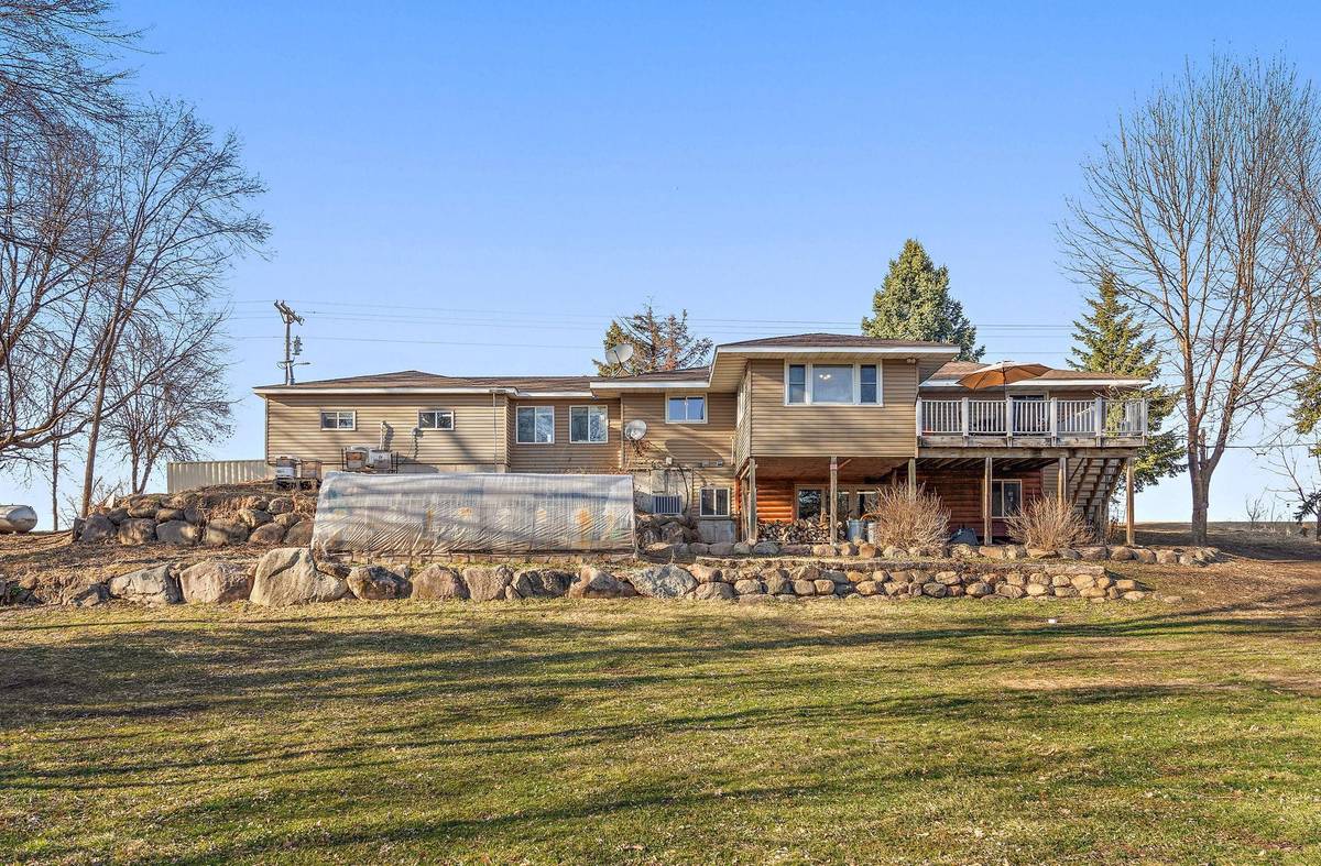 17375 Homestead RD, Carver, MN 55315
