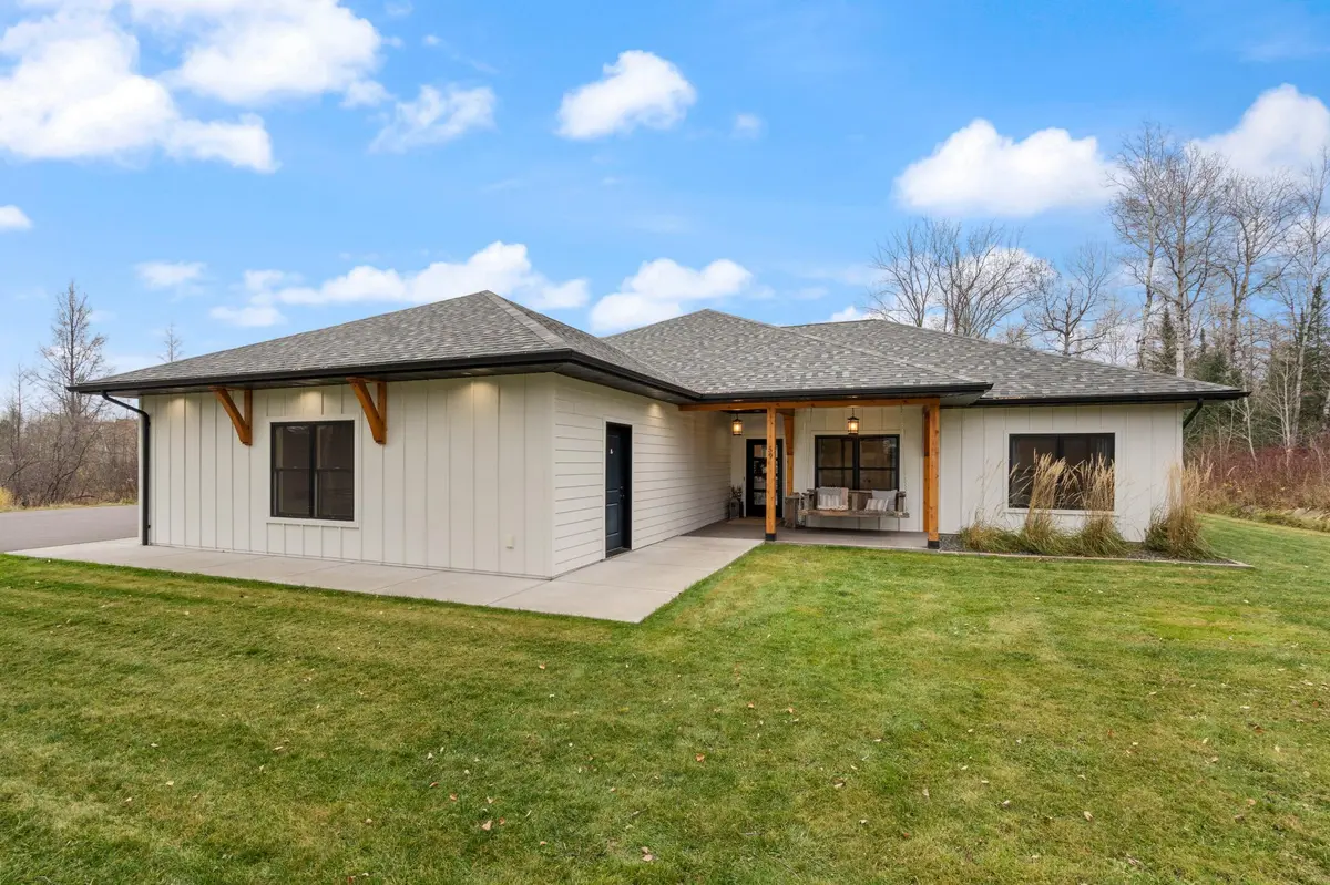 59 E Riverside RD, Esko, MN 55733