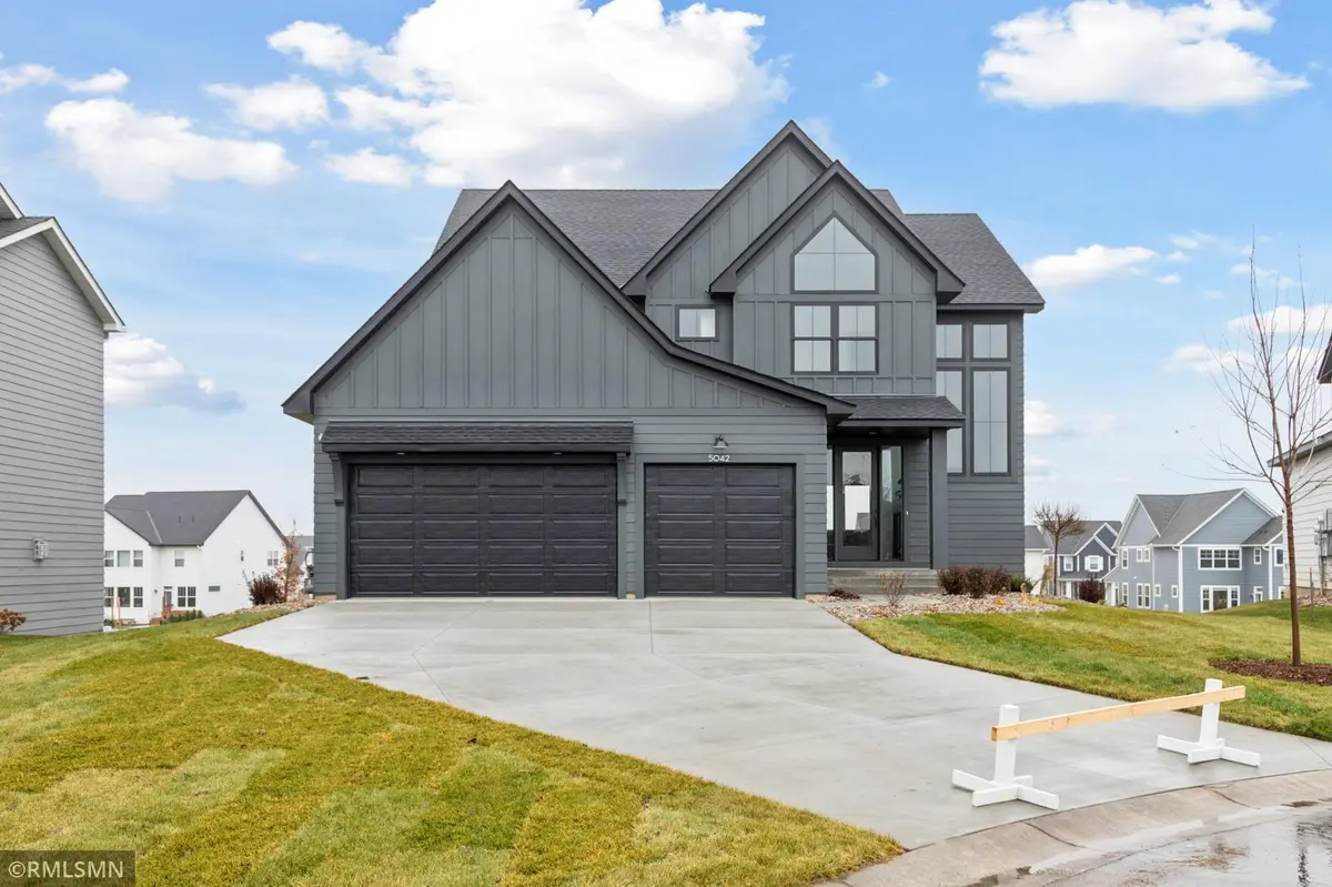 5042 Airlake Draw, Woodbury, MN 55129