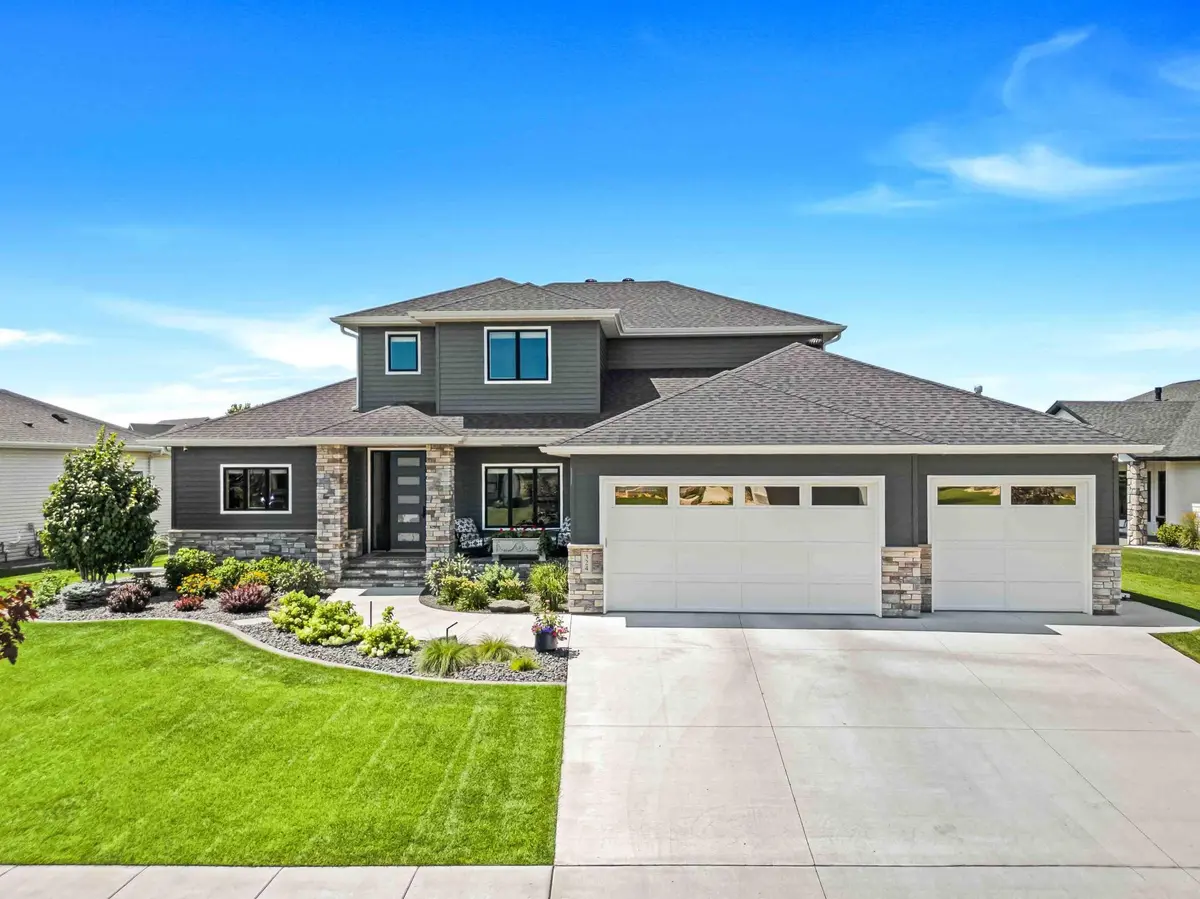 324 25th AVE E, West Fargo, ND 58078
