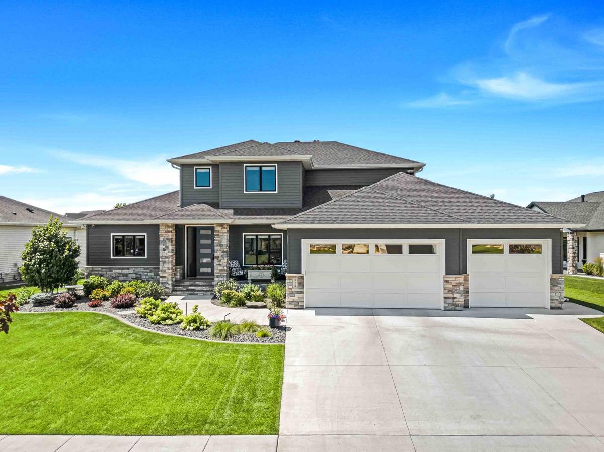 324 25th AVE E, West Fargo, ND 58078
