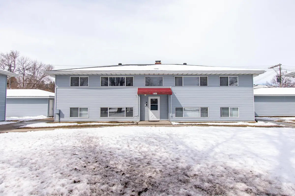 1809 13 1/2 ST S, Fargo, ND 58103