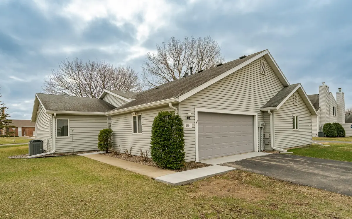 1604 10th AVE SE, Rochester, MN 55904