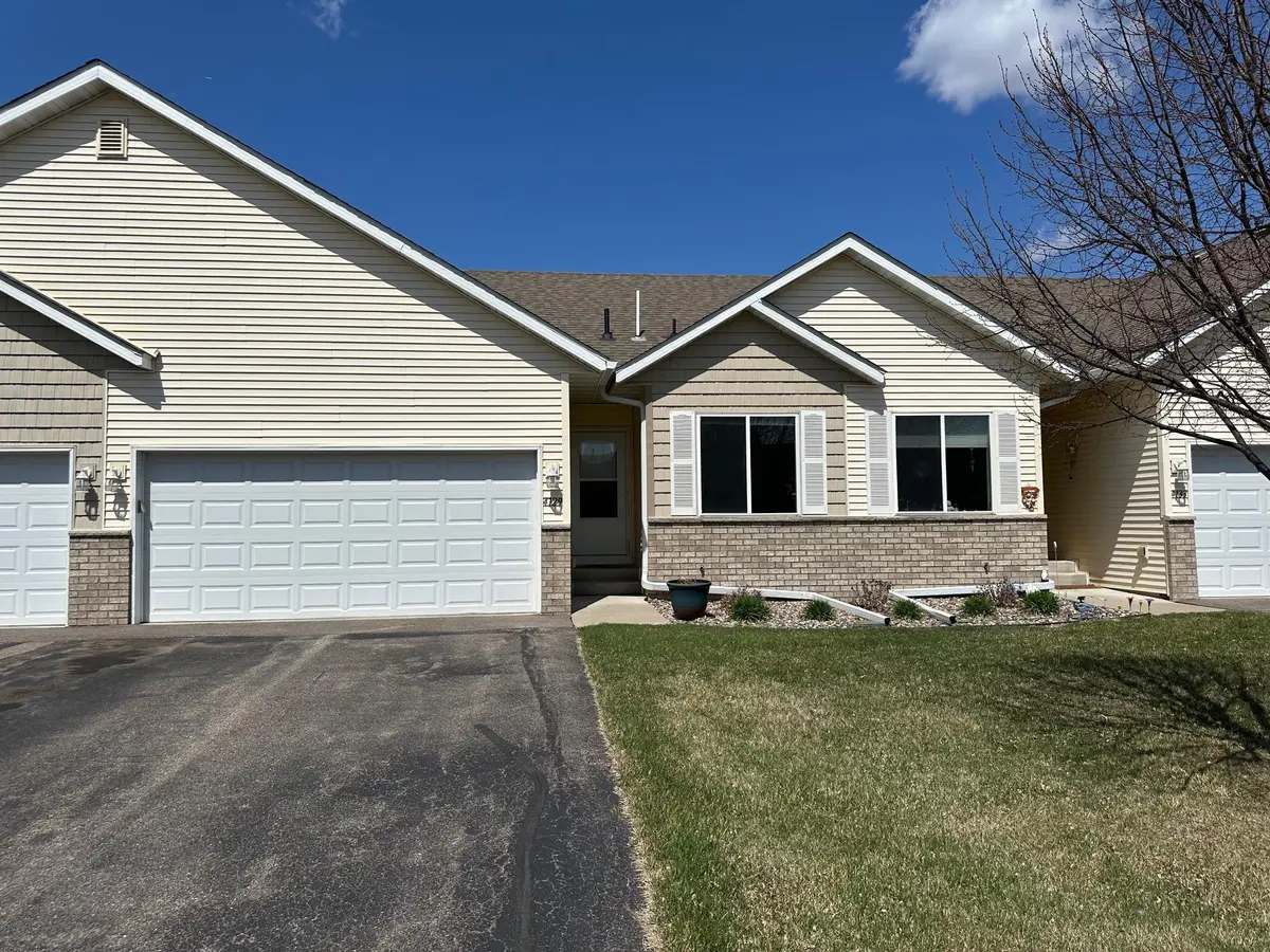 4129 Jarmann LN, Shakopee, MN 55379