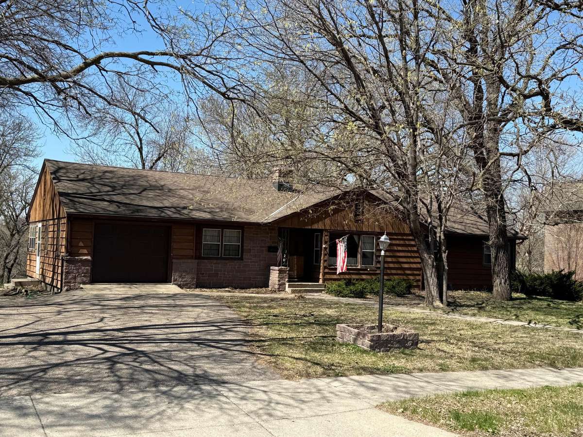 320 S Minnesota ST, Redwood Falls, MN 56283